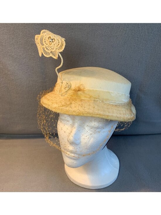 Ladies Ivory Hat Velvet Trim & Lace Doily Accents Size 22  display picture 1